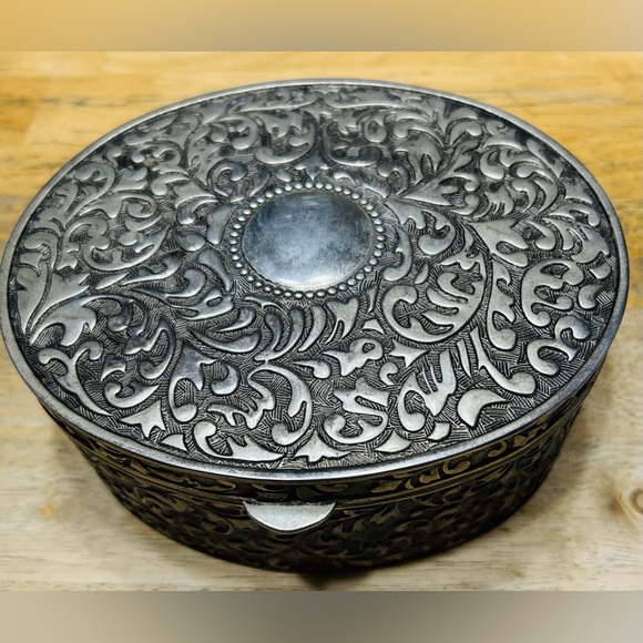 Vintage ornate silver with red velvet lining jewelry box.  Excellent condition. - Picture 2 of 5